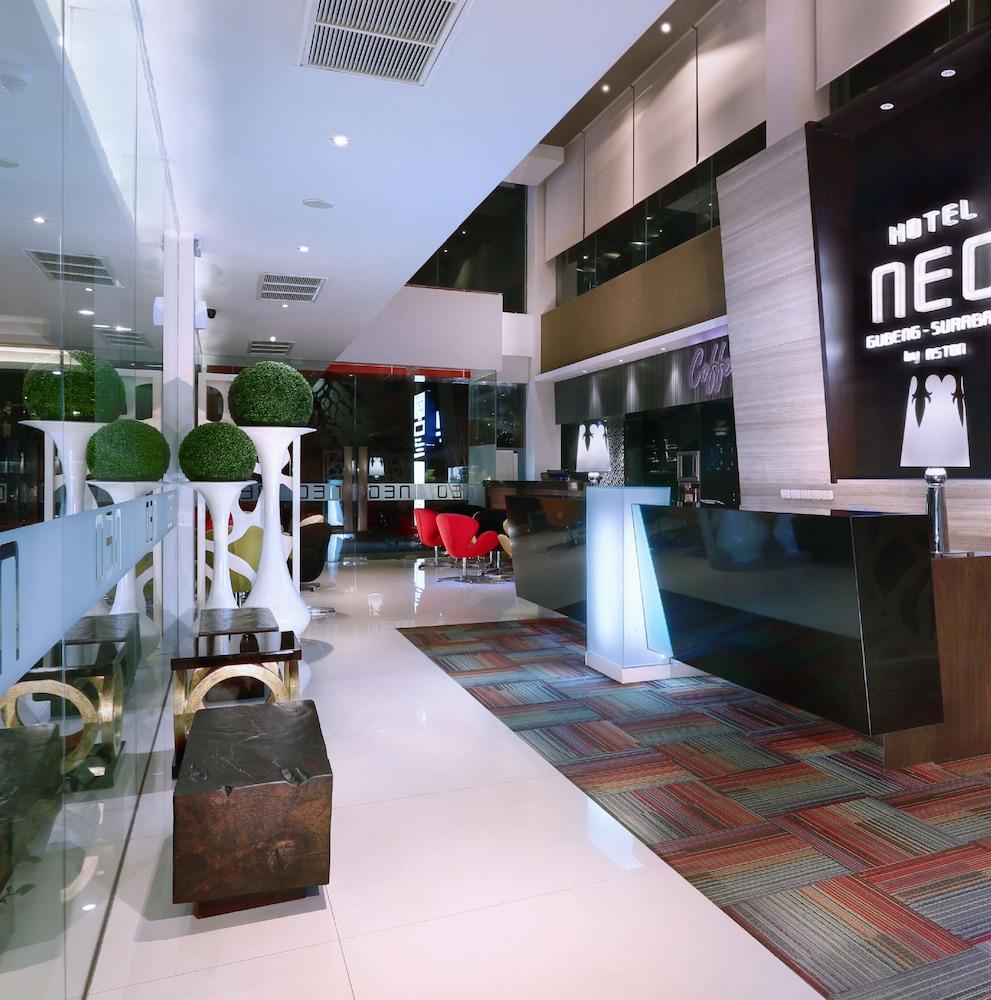 Hotel Neo Gubeng By Aston Surabaia Exterior foto