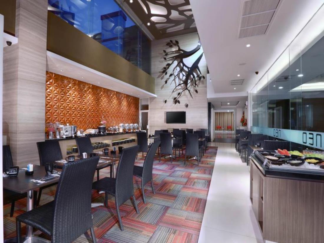Hotel Neo Gubeng By Aston Surabaia Exterior foto