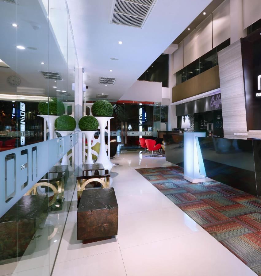 Hotel Neo Gubeng By Aston Surabaia Exterior foto