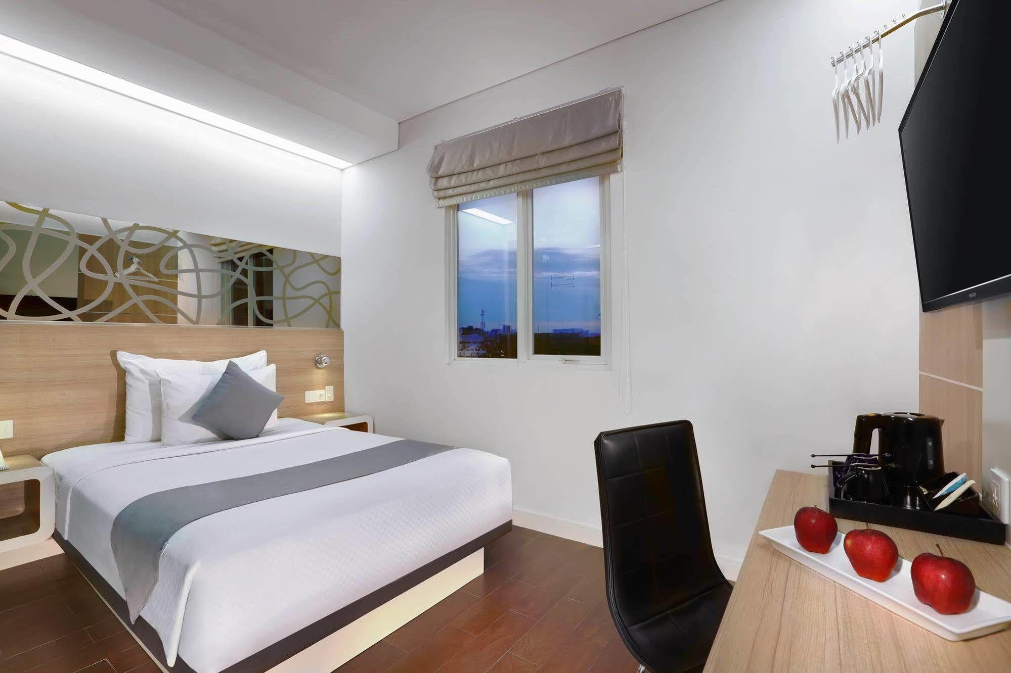 Hotel Neo Gubeng By Aston Surabaia Exterior foto